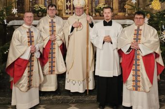 BOGOSLOVCA V SLUŽBI MAŠNEGA POMOČNIKA