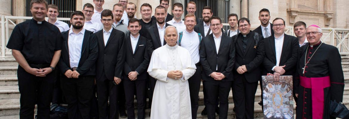 RIM V JUBILEJU 2025: ROMANJE, DUHOVNE VAJE IN DIAKONSKO POSVEČENJE