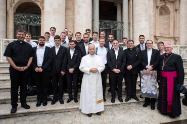 RIM V JUBILEJU 2025: ROMANJE, DUHOVNE VAJE IN DIAKONSKO POSVEČENJE